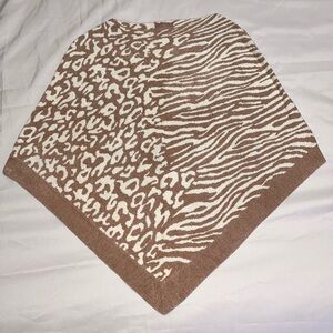 NWOT women’s Barefoot dreams cozy chic ultra lite knit poncho. One size.